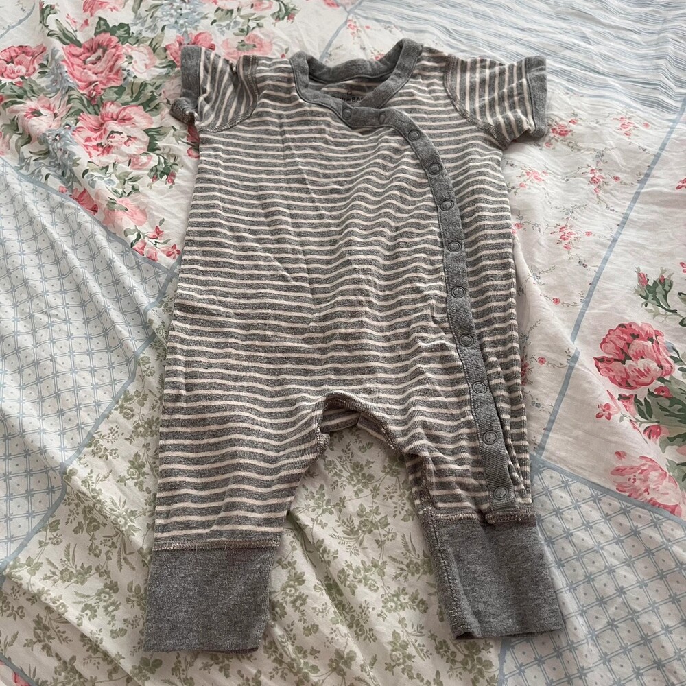 Moon and Back by Hanna Andersson Organic Cotton Gray Stripe Footless Snap Short